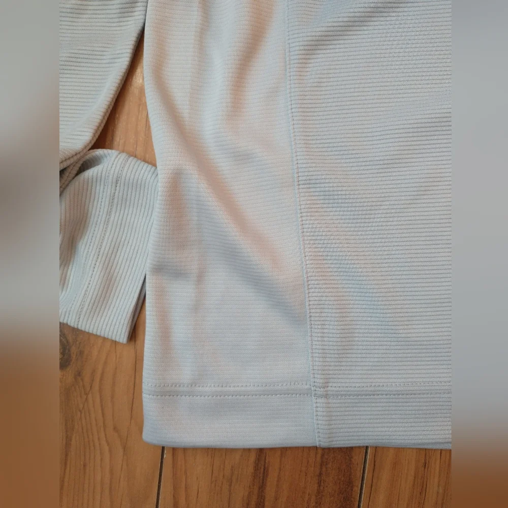 Greg Norman Light Gray Quarter-Zip Pullover Size Medium - Picture 3 of 6